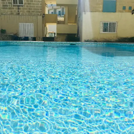 Sea View Away From شقة *