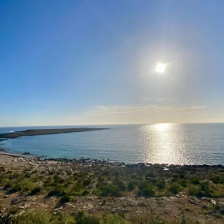 Sea View Away From شقة *