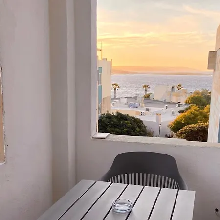 Sea View Away From * خليج سانت بول