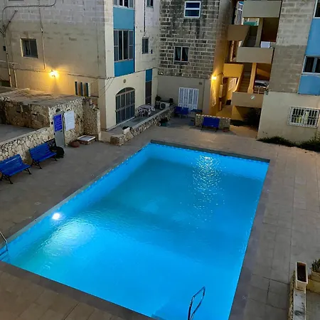 Sea View Away From شقة *